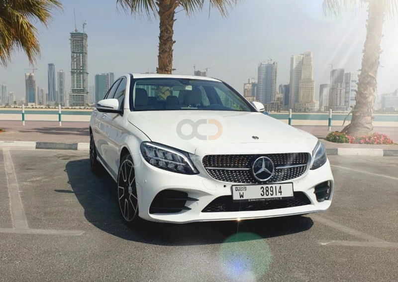 Blanco Mercedes Benz C300 2019 for rent in Dubai 6